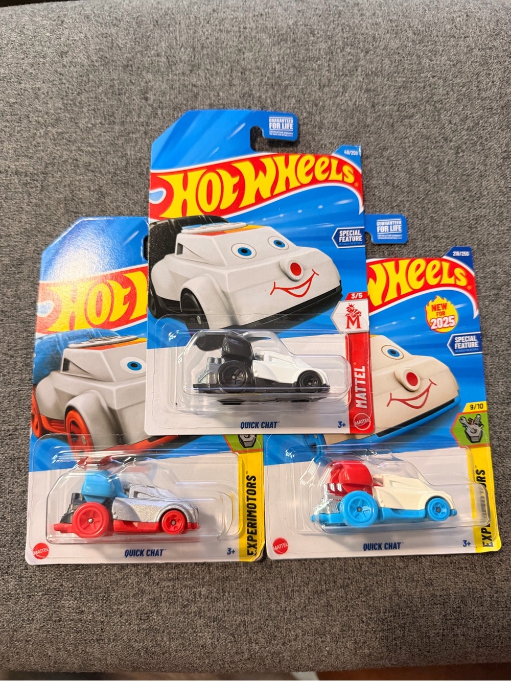 Hot Wheels Set of 3 Quick Chat White Toy Car with Blue & Red Wheel Options